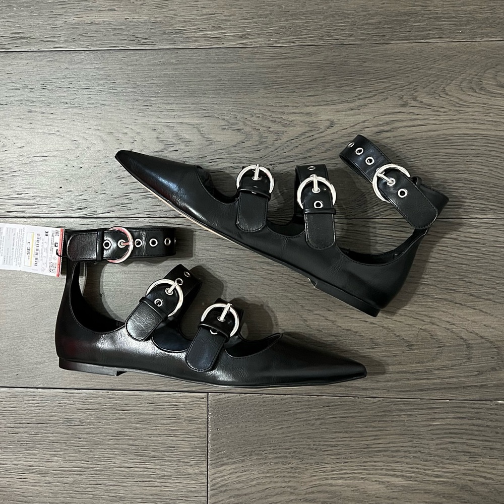 Zara buckled pointed black flat